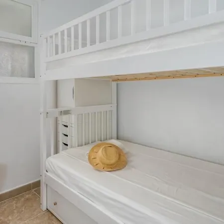 Coastal Calm, 2br With Seaview Apartment *